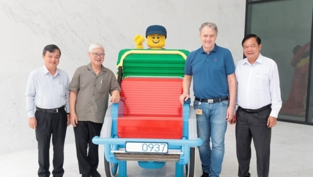 LEGO, 13억 달러 규모의 공장 준공식 준비