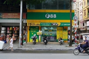 F88, 거의 20만 대의 자동차와 오토바이를 담보로 갖고 꽁 머니 카지노 3 만.