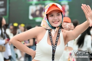 [화보] 지드래곤 열풍, 콘서트 관람 위해 '이모' 패션으로 분장