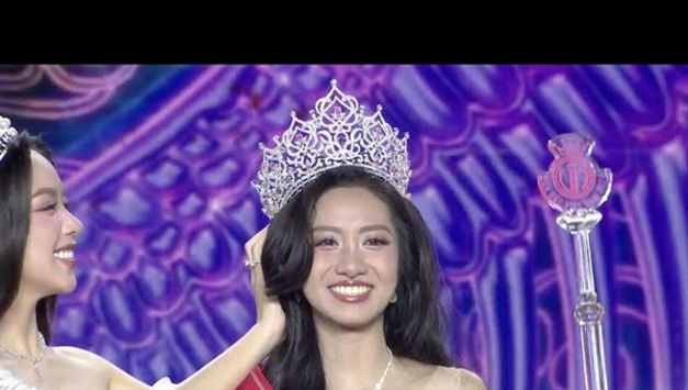 하쭉린, 미스 온라인 카지노 왕관 차지