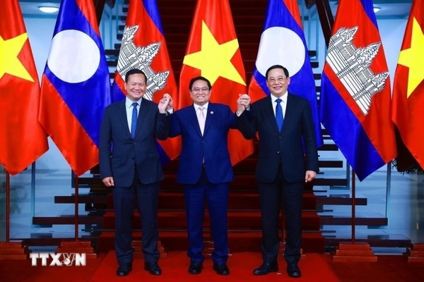 팜민찐 총리와 손세이 시판돈 라오스 총리, 훈 마네 캄보디아 총리 우리 카지노추천
