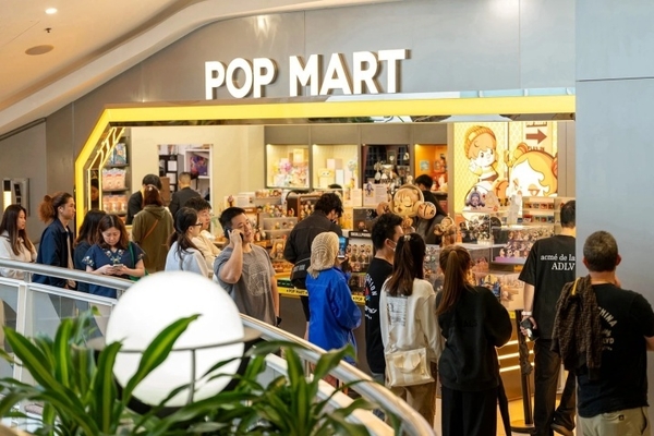 라푸푸는 팜마트(Pop Mart)브랜드가 소셜 네트워크에서 "인기"를 유지하는 데 도움을 준다.