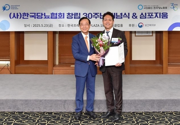 한국허벌라이프 정승욱 대표이사가 ‘한국당뇨협회 창립 30주년 기념식’에서 보건복지부장관상을 수상했다.