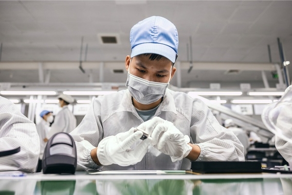 베트남 애플 제조공장 노동자