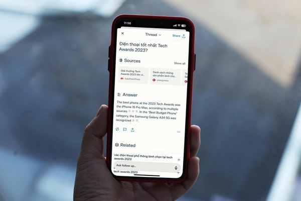 iPhone에서 Perflexity 앱을 사용한 검색 인터페이스.