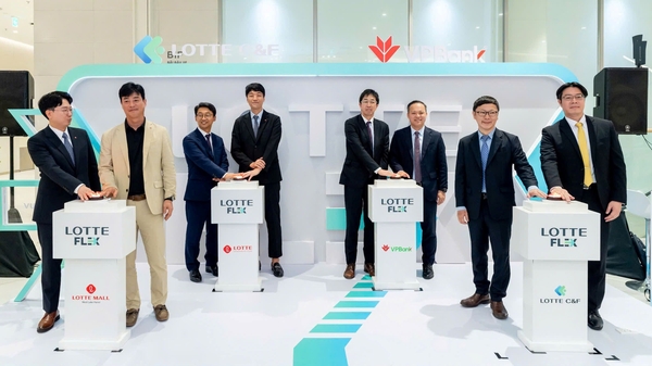 서명식에 참석한 VP뱅크와 LOTTE C&F 베트남 대표들
