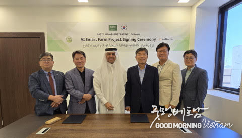 왼쪽부터 안창곤 대표, 문홍의 대표, 아흐메드 알잘라젤 회장, 이정근 회장, 이성희 대표, 김창배 전무