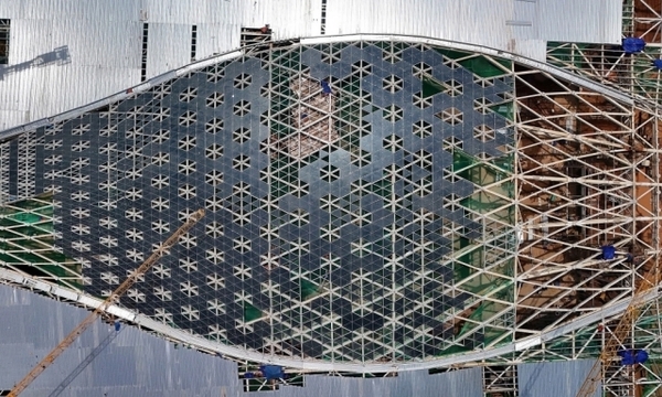 2025년 8월 롱탄 공항 여객 터미널 지붕 공사