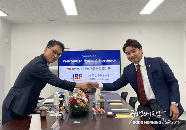 (좌)현대바이오사이언스 배병준 사장, (우)바이오테크노 파마 시노하라 나오키 대표. (제공= 현대바이오)