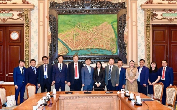 2025년 9월 16일 베트남-한국기업인투자협회(VKBIA) 및 경기도 경제과학진흥원 관계자들과의 회의에 참석한 호치민시 부의장 쩐티디에우투이(가운데)