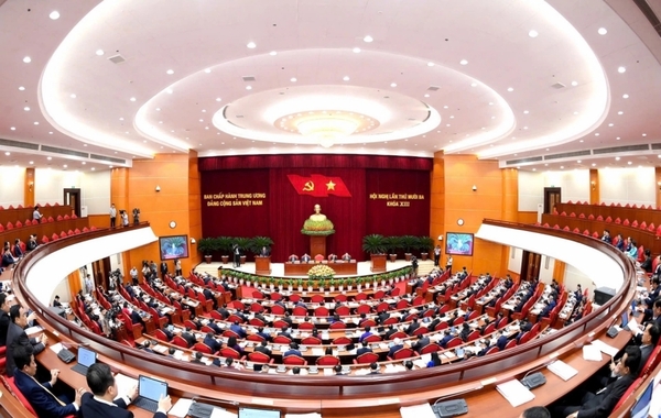 10월 6일 오전 제13차 중앙 전체회의 개회 세션
