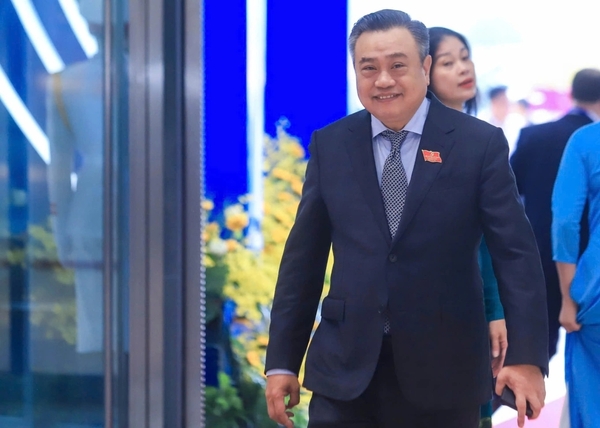 10월 17일 오전 시당대회에 참석한 하노이 시인민위원회 위원장 (시장)
