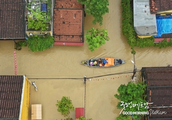 물에 잠긴 고대 도시 호이안