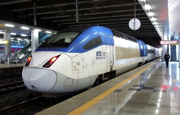 한국의 KTX 고속철도. 사진: KTX 열차