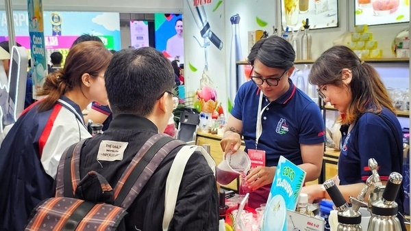 커피 엑스포 2025, 수많은 젊은이들이 수백 개의 식음료 산업 부스를 체험하기 위해 모여들다.