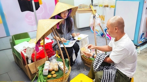 북부, 중부, 남부 지역의 노점상들을 모티브로 한 노점과 지역 특산 음료가 어우러져 많은 방문객들의 발길을 사로잡았다.