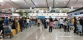 28일 탄손녓 공항 출국장과 입국 상황