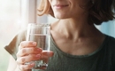 [건강] 기상 후 30분: 4가지 종류의 물은 마시지 말고 따뜻한 물 한 잔을 마셔라