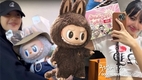 라부부 봉제인형은 왜 아시아 전역에 열병을 일으켜 젊은이들을 미치게 만드는가?