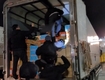 한국, 트럭에 숨어 있던 베트남인 11명 발견