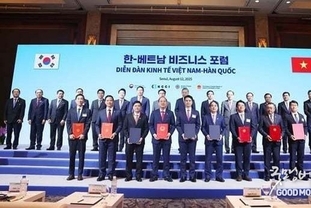 [또럼 서기장 방한] 베트남-한국 정상, 주요 협력 문서 교환 참석