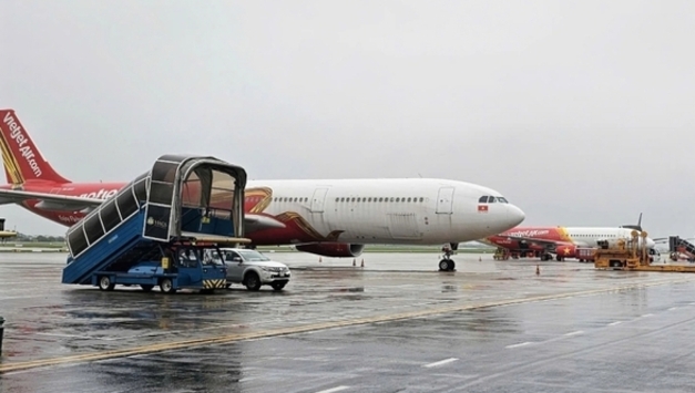 태풍으로 5개 공항 운항 중단