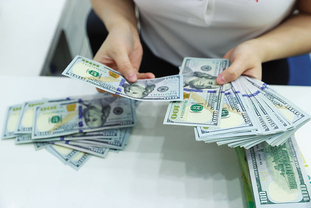 [환율] 암시장 달러 여전히 '뜨겁다'…연준 금리 인하 예상에도 "기적" 기대 어려워