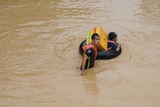 [날씨] 폭우와 홍수에 시달리는 중부지방, 다낭-칸호아 북부, 21일에도 매우 강한 비 계속… 산사태·침수 주의