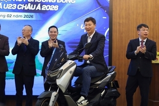 '아시아 3위' 쾌거 김상식 감독, 야마하 오토바이 부상으로 받다.