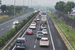 귀성 차량으로 호치민시-중부 고속도로 심각한 교통 체증 발생