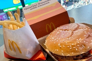 맥도날드, 저가 전략으로 ‘어닝 서프라이즈’…글로벌 시장서 반등 성공