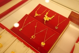 올 해 투자 어디로? 금·주식·부동산 모두 매력 있지만 '분산'이 핵심