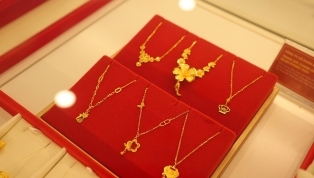 올 해 투자 어디로? 금·주식·부동산 모두 매력 있지만 '분산'이 핵심