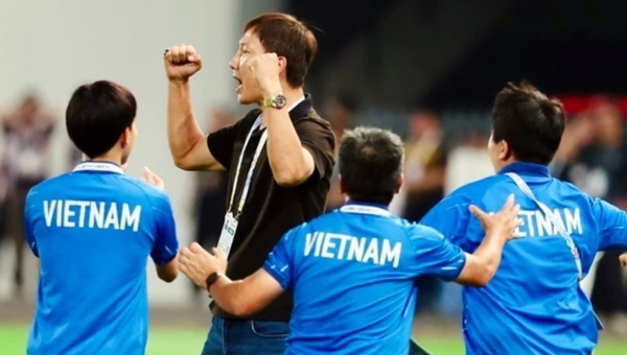 [스포츠 인사이트] 박항서에서 김상식까지… 베트남 축구 홀린 ‘K-리더십’의 실체는?
