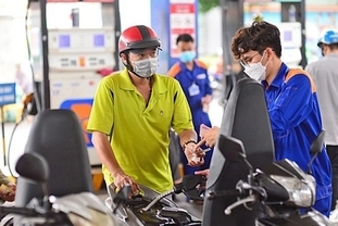 [에너지] 휘발유 2만동 돌파… RON 95-III 20.150동/리터,일제히 인상