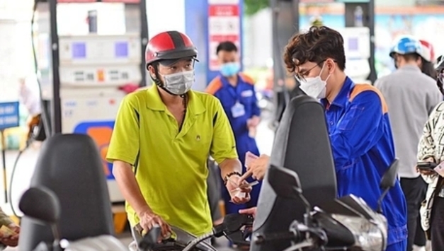 [에너지] 휘발유 2만동 돌파… RON 95-III 20.150동/리터,일제히 인상