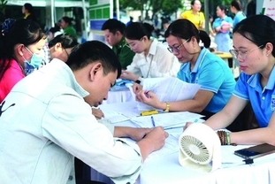 [구인] 호치민시, 2026 청년 일자리 박람회 성황… 50개 기업, 1만 개 이상 일자리 쏟아져