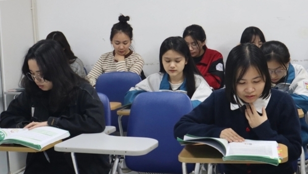 베트남 FDI 기업 직원들, 더 높은 연봉 위해 ‘중국어 공부’ 선택