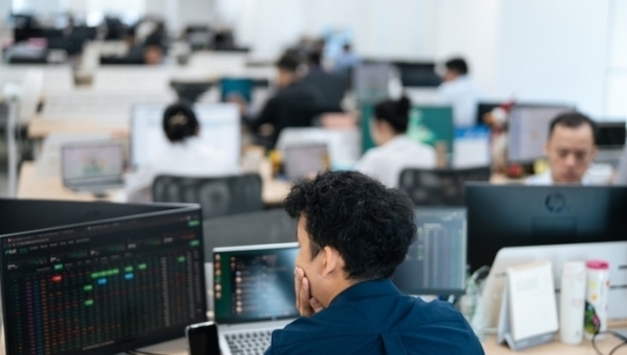 VN 지수, 장 마감 ‘실망스러운’ 모습 보여: DGC는 계속해서 최저치를 경신하고, STB는 급락.