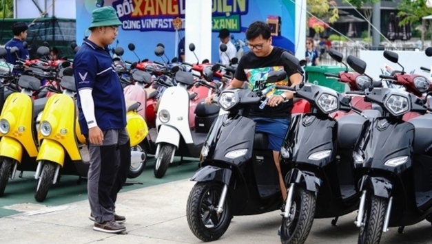 [넷제로] 총리, 전기 자동차로의 전환을 가속화...휘발유와 디젤에 대한 의존도를 줄여야 한다