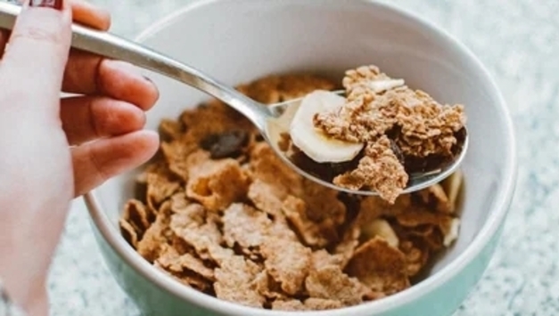 아침에 '건강해 보이는'데 실제로는 해로울 수 있는 5가지 음식·음료