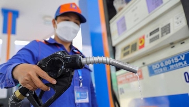 휘발유·경유 가격, 하루 만에 대폭 인하… 리터당 최대 4,100동 ↓