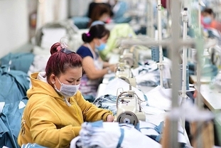 "비용은 오르고 마진은 깎이고"... 베트남 기업들, '기술'로 위기 정면돌파