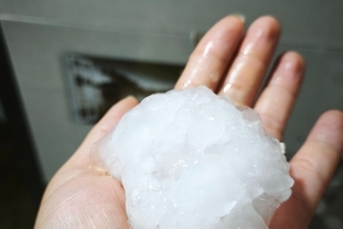 라오까이 박하 마을 ‘주먹 크기 우박’ 강타…가옥·농작물 큰 피해