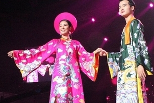 한-베 문화축제서 빛난 ‘아오자이’…한국인들 “어떻게 이렇게 아름답나”