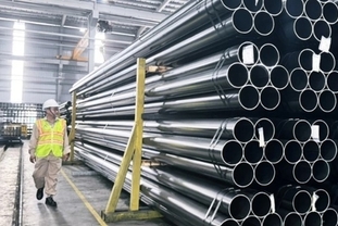 억만장자 쩐딘롱, 2조 동 규모 새 강관 공장 가동