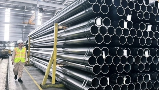 억만장자 쩐딘롱, 2조 동 규모 새 강관 공장 가동