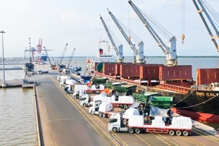 베트남, 중국 수입 의존도 40...무역 적자 330억 달러 이상