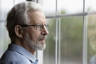 “돈보다 시간이 남는다”…60세 남성들이 가장 많이 후회하는 5가지