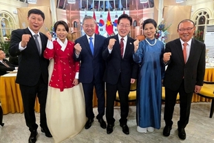 베트남-한국 잇는 ‘둥근 공의 마법’… 박항서·김상식 감독, 국빈 만찬 나들이
